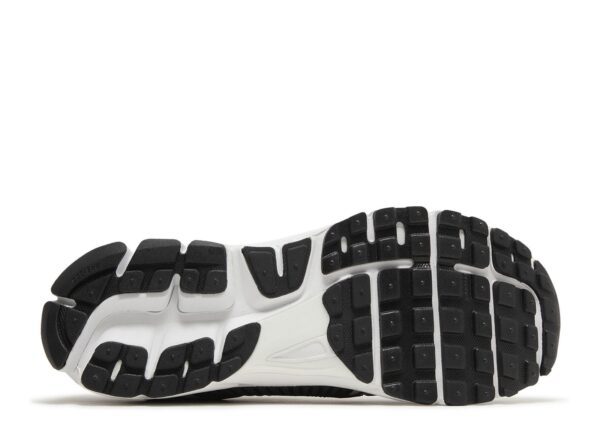 Nike Zoom Vomero 5 Black Picante Red – Image 4