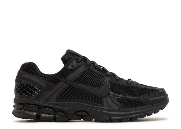 nike-zoom-vomero-5-triple-black-1.jpg